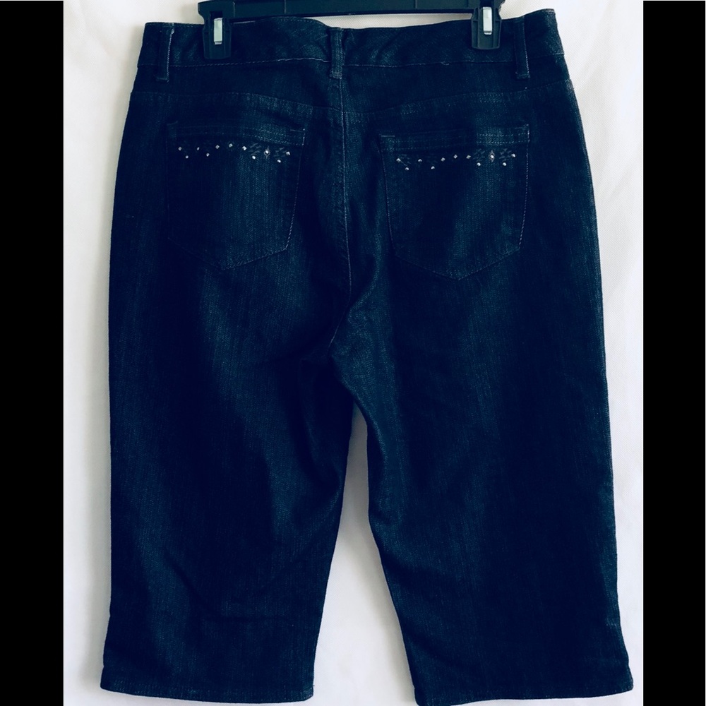 Pair of Capris size 10 - Picture 2 of 2